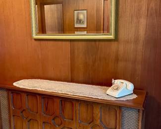 VINTAGE MID CENTURY STEREO CONSOLE-NOT WORKING-NEEDS REPAIR