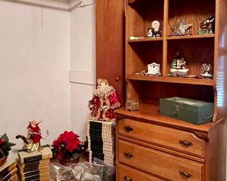 VINTAGE CHEST OF DRAWERS WITH HUTCH TOP