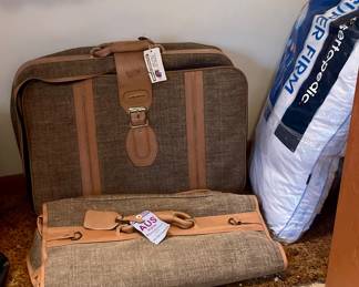 MORE VINTAGE LUGGAGE