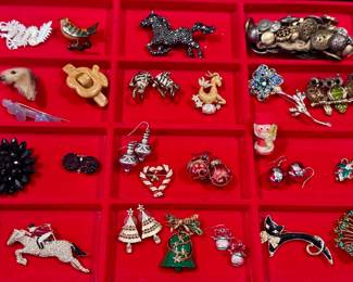 Vintage brooches 