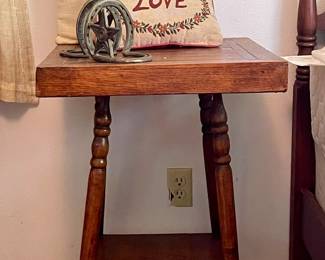 ANTIQUE ACCENT TABLE