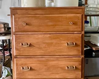 DRESSER