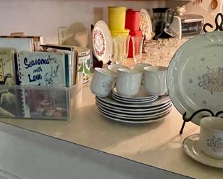 DISH SET, COOKBOOKS