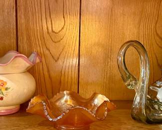 POTTERY VIOLET POT, ARTGLASS SWAN