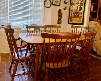 SOLID WOOD DINING TABLE WITH LEAVES AND 6 CHAIRS