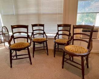 VINTAGE SET OF CHAIRS
