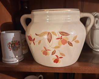 This Autumn Leaf Jewel Tea bean pot is a representative of a whole set of Autumn Leaf dishes