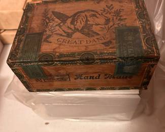 GREAT DANE cigar wood box = circa 1910 -1930. 