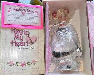 Key to my heart - Heidi  by Linda Rick with COA limited edition of 100!! of 1,000. With papers and original box never played with.