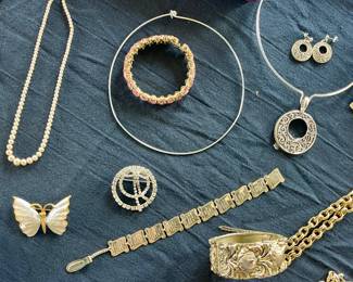 VINTAGE GOLD TONED JEWELRY