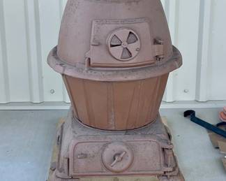 ANTIQUE POT BELLY STOVE