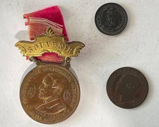1911 SOUVENIR BADGE CONFEDERATE ROBERT E LEE, OLD COINS AND MEDALS
