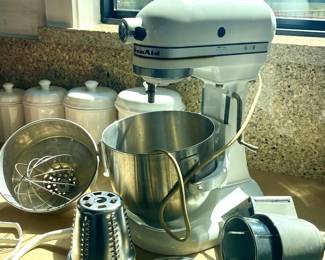 KITCHENAID WITH ACCESSORIES