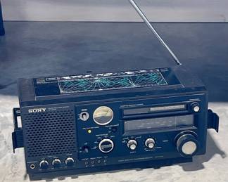VINTAGE SONY MULTI-BAND RECEIVER RADIO