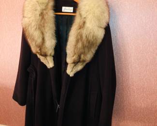 Vintage wool coat with fur collar