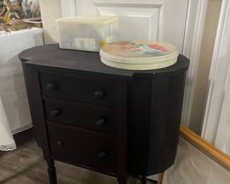 Sewing cabinet