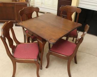 BEAUTIFUL GAME TABLE & 4 CHAIRS