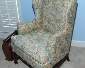 1980'S "HICKORY" CHAIR GREAT FOR UPHOLSTERING