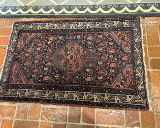 Persian Hand Knotted Rug 2'6" x 4'1"