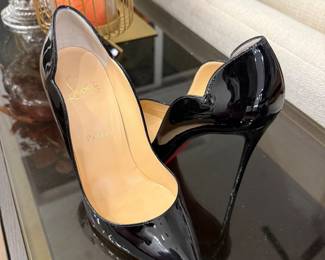 Louboutin So Kate size 39