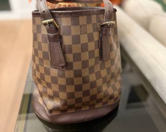 LV Damier
