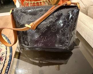 LV Vernis