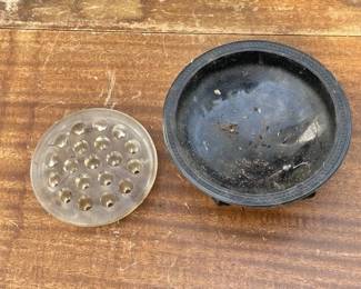 061 footedflowerbowlwithglassfrog