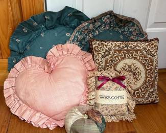 084 sixassortedvintageaccentpillows