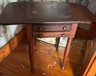 331 antiquestyledropleafsidetablewith