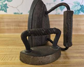 196 antiquecastironsadirons