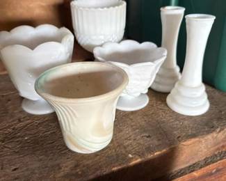 377 assortedvintagemilkglassvasesandco