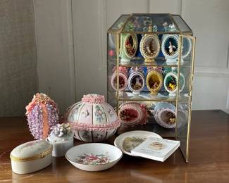 163 decorativeeggsglassdisplaycaseandp