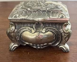 020 ornatefootedjewelryboxinrococostyl