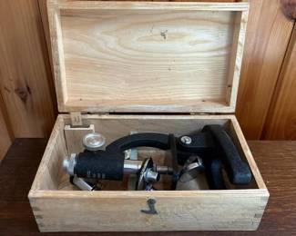 074 tasco100x200x300xcompoundmicroscope