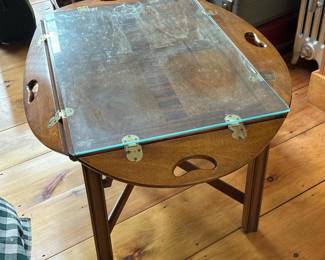 085 mahoganyglasstopbutlerstraytable