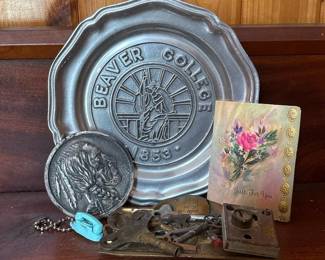 086 assortedvintagecollectiblesbeavercol