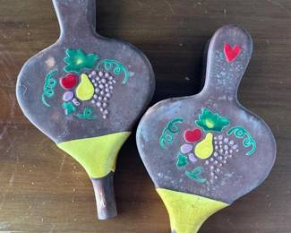 155 pairofwoodlandfruitmotifwallpocket