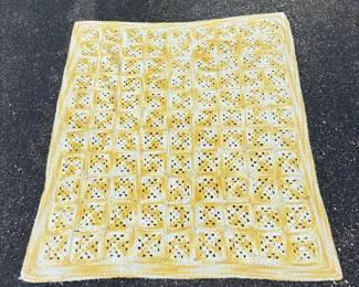 098 crochetedgrannysquareyellowandwhite