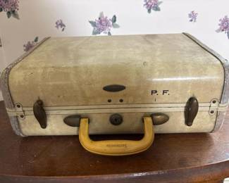 119 vintagesamsonitesuitcasewithmirrora