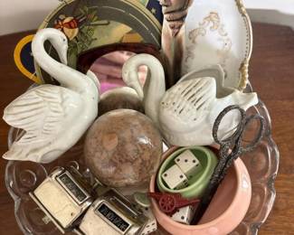 136 assortedtinyvintagecollectibles