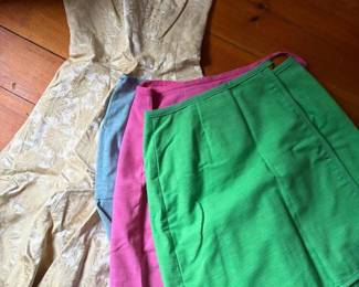 273 assortedvintagedressesandwrapskirts