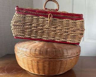 168 vintagesewingbasketandroundwickerb
