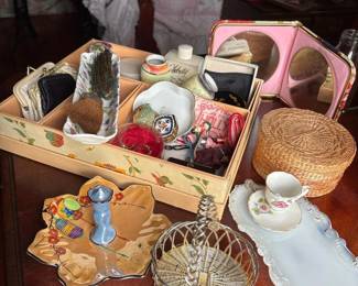 245 assortedvintagetrinketsvanityitems