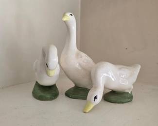 184 ceramicgoosefigurinesinthemidcentu