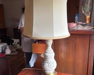 246 floralceramictablelamp