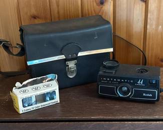 078 kodakinstamatic44camerawithcaseand