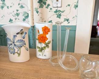 292 porcelainpitchersandglassbudvases