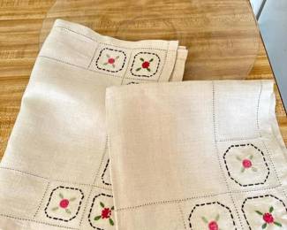 321 embroideredlinenswithfloralmotifand