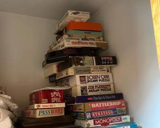 090 assortedvintageboardgamesandpuzzles