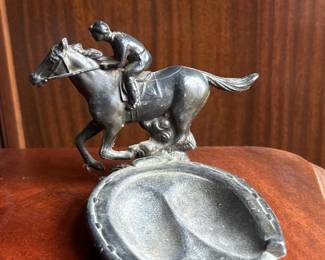 040 jockeyonhorsecastmetalhorseshoeash